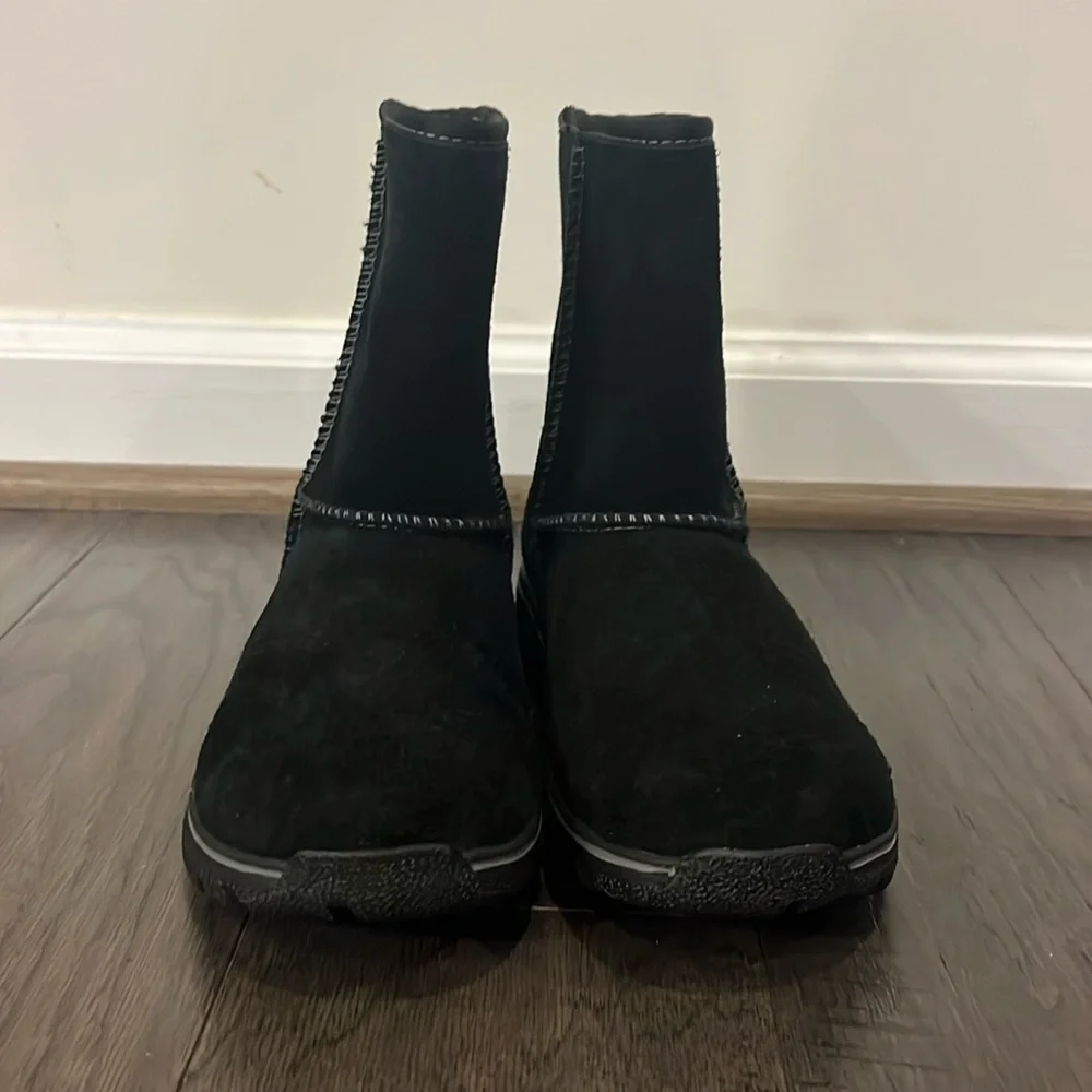 Ugg Australia K Lynden Youth Boots waterproof black suede new Girls Size 6